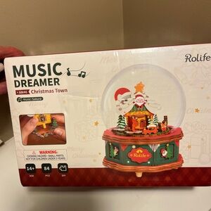 Rolife Christmas Town Music Dreamer Globe - Green and Red